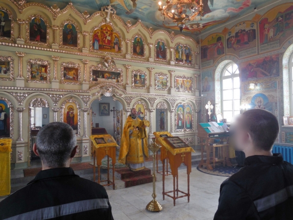 Божественную литургию совершили в храме на территории Коряжемской исправительной колонии
