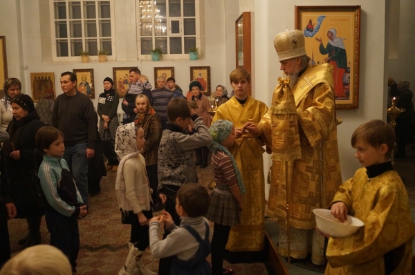 Накануне недели 25-ой по Пятидесятнице епископ Василий совершил Всенощное бдение в храме прп. Лонгина Коряжемского