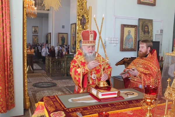 В неделю 5-ю по Пасхе епископ Василий совершил Божественную литургию в храме прп. Лонгина Коряжемского