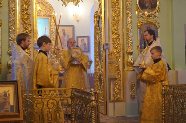 В неделю пред Рождеством Христовым епископ Василий совершил Божественную литургию в Свято-Лонгиновом храме