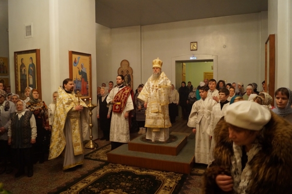 В праздник Рождества Христова епископ Василий совершил Божественную литургию в храме прп. Лонгина Коряжемского