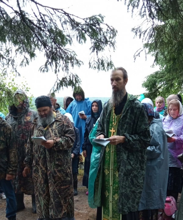 В Шенкурске прошел традиционный крестный ход к местам молитвенных подвигов прп. Варлаама Важского