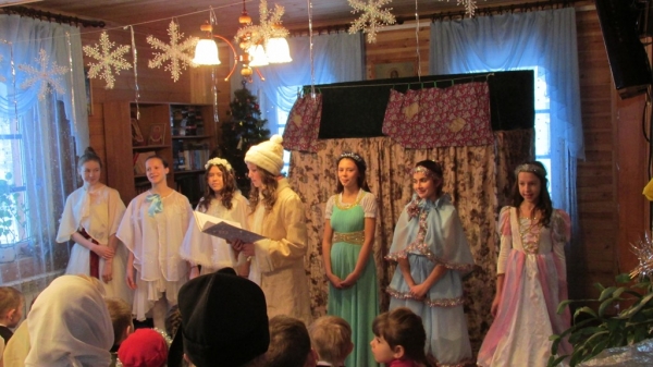 Дети воскресной школы г. Няндома поздравили прихожан с Рождеством Христовым