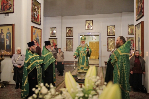 Накануне дня памяти прп. Лонгина Коряжемского епископ Василий совершил Всенощное бдение в Коряжме