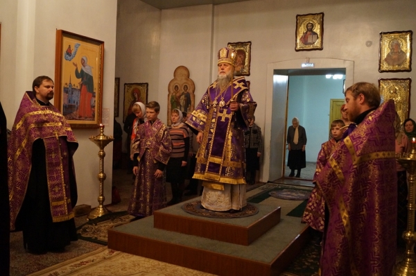 Епископ Василий совершил Всенощное бдение накануне недели 18-ой по Пятидесятнице в храме прп. Лонгина Коряжемского г. Коряжма