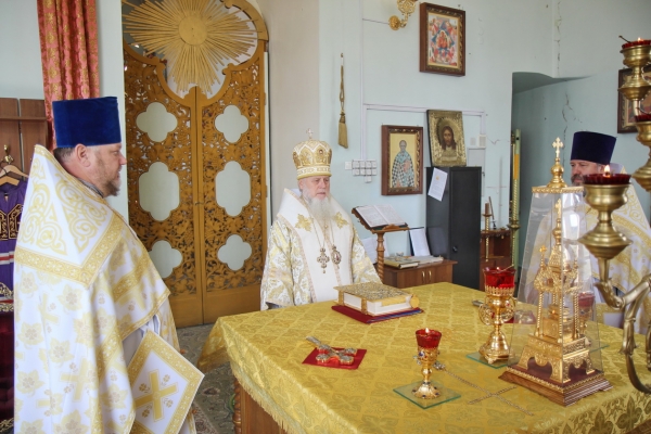 В день памяти прп. Амвросия Оптинского епископ Василий совершил Божественную литургию