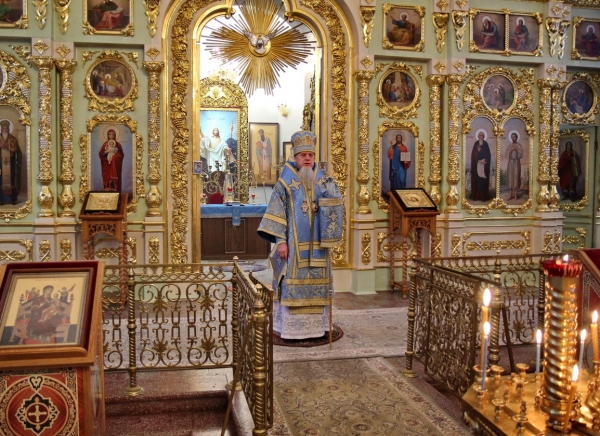 В праздник Введения во Храм Пресвятой Богородицы епископ Василий совершил Литургию в Коряжме 