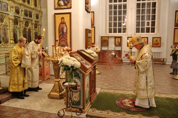 Епископ Василий совершил Всенощное бдение накануне дня памяти апостола и евангелиста Луки