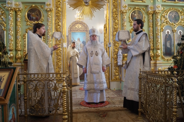 В Рождественский сочельник епископ Василий совершил Божественную литургию