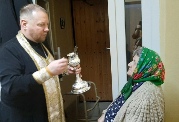 Дом-интернат для инвалидов микрорайона Каргополь 2 посетил священник