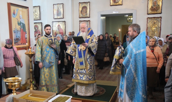 В праздник Сретения Господня епископ Василий совершил Божественную литургию в Коряжме