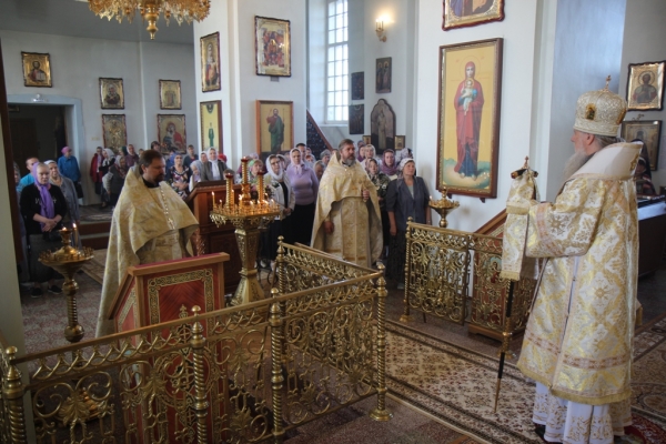 В неделю 9-ю по Пятидесятнице епископ Василий совершил Божественную литургию в Коряжме