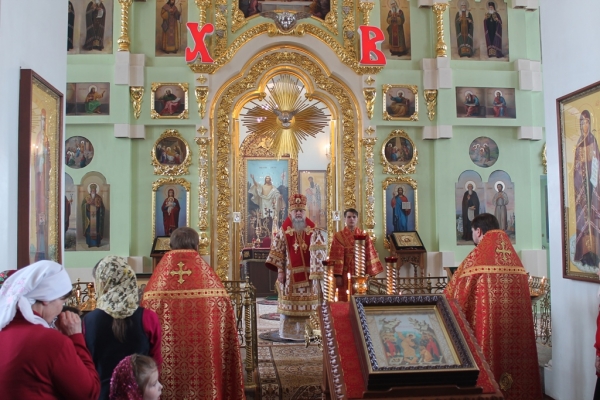 В неделю 2-ю по Пасхе епископ Василий совершил Божественную литургию в Свято-Лонгиновом храме