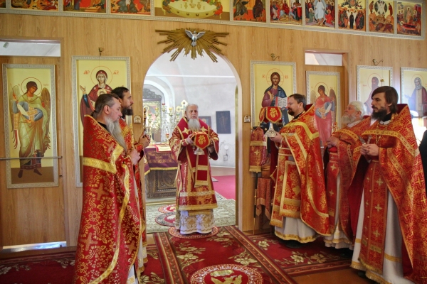 В Четверг Светлой Седмицы епископ Василий совершил Литургию в Ильинском храме с. Ильинско-Подомское