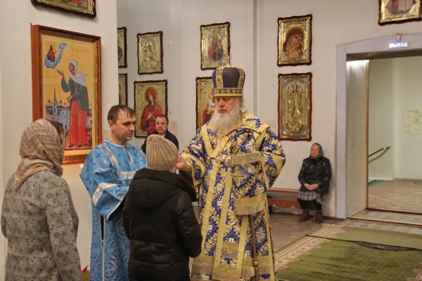 Епископ Василий совершил Всенощное бдение накануне празднования Введения во храм Пресвятой Богородицы