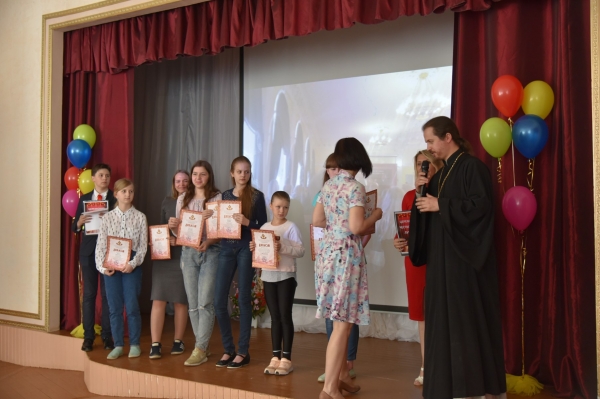Котласский священник принял участие в награждении победителей выставки «Пасхальное яйцо 2018»