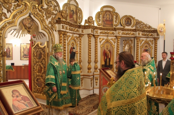 В день преставления прп. Сергия Радонежского епископ Василий совершил Божественную литургию в Свято-Никольском храме г. Котласа