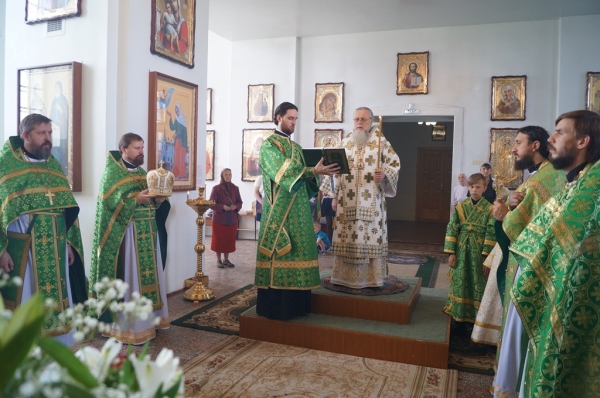 В день памяти обретения честных мощей прп. Сергия Радонежского епископ Василий совершил Божественную литургию