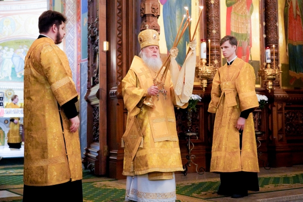 Епископ Василий сослужил митрополиту Георгию Божественную литургию в Александро-Невском Кафедральном Соборе