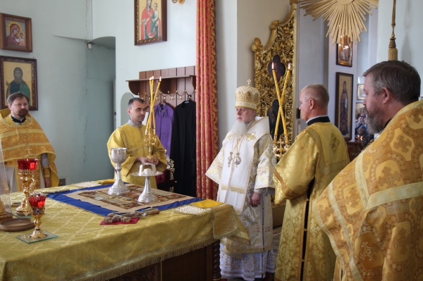 В неделю 6-ю по Пятидесятнице епископ Василий совершил Божественную литургию в Коряжме