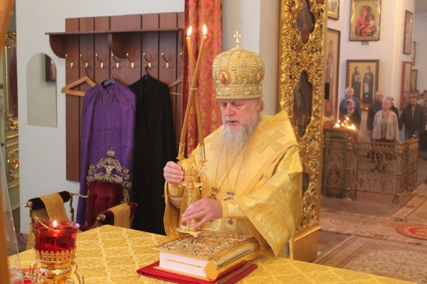 В день памяти прп. Варлаама Хутынского епископ Василий совершил Божественную литургию в Коряжме