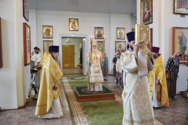 В день памяти равноапостольной княгини Ольги епископ Василий совершил Божественную литургию в Коряжме