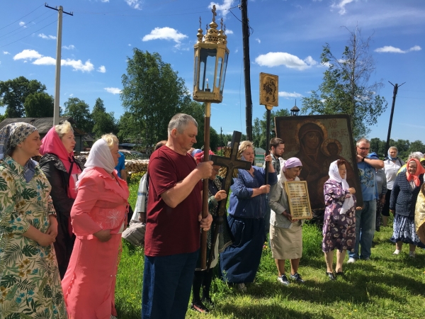 Традиционный крестный ход с иконой Божией Матери «Одигитрия» прошел в Сольвычегодске