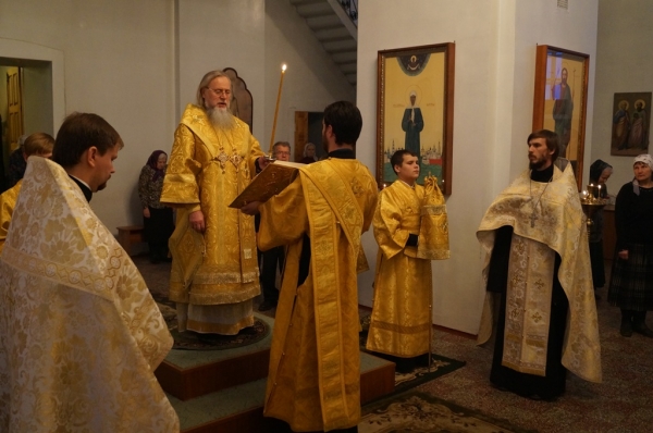 Епископ Василий совершил Всенощное бдение накануне недели 17-ой по Пятидесятнице