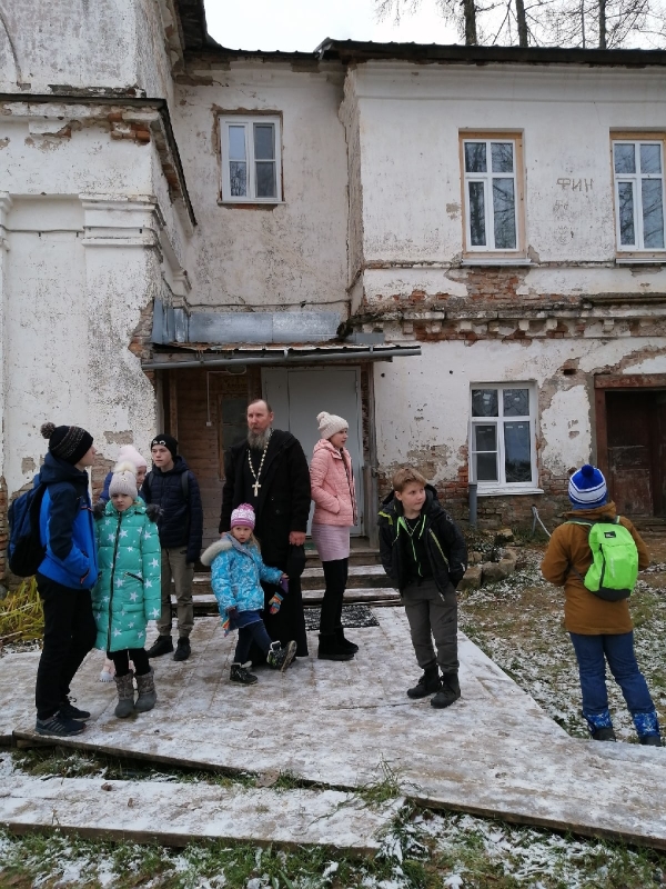 Няндомская молодежь посетила Александро-Ошевенский монастырь