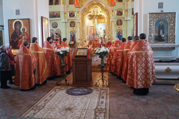 В праздник Воскресения Христова епископ Василий совершил Великую Вечерню в Свято-Лонгиновом храме