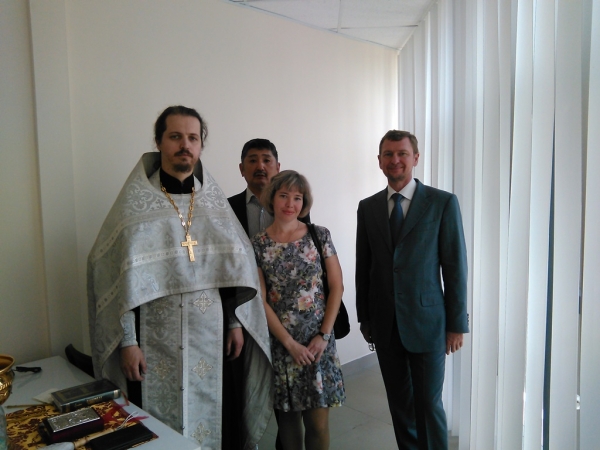 Котласский священник совершил освящение центра гемодиализа 
