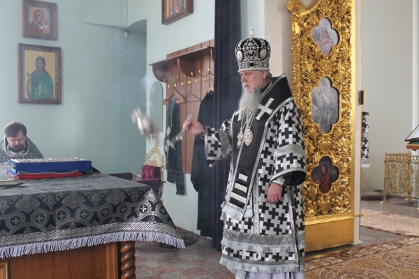 Епископ Василий совершил последнюю Литургию Преждеосвященных Даров в 2017 году