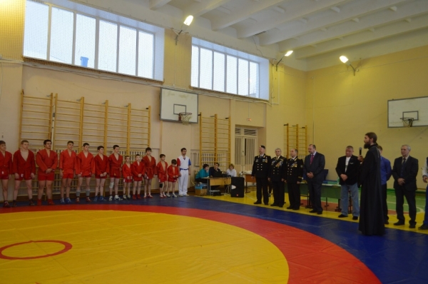 Котласский священник принял участие в открытии турнира по самбо
