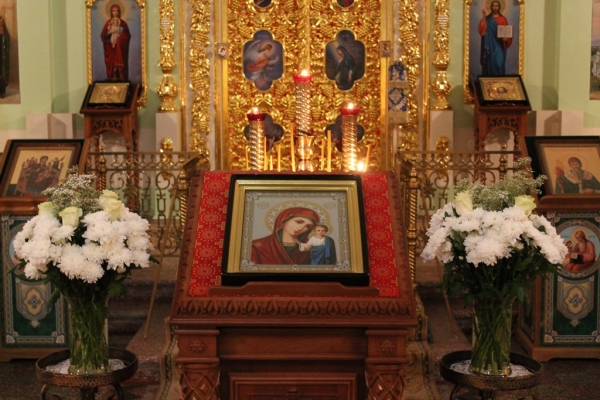 Накануне празднования Казанской иконы Божией Матери епископ Василий совершил Всенощное бдение
