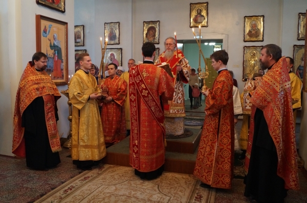 Епископ Василий совершил Всенощное бдение в Коряжме накануне дня памяти апостола и евангелиста Иоанна Богослова 