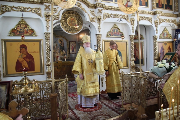 В день памяти вмч. Пантелеимона епископ Василий совершил Божественную литургию в Котласе