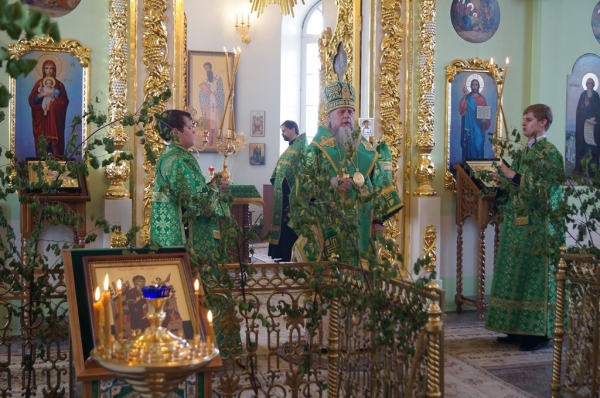 Накануне дня памяти свт. Луки епископ Василий совершил Всенощное бдение в храме прп. Лонгина Коряжемского