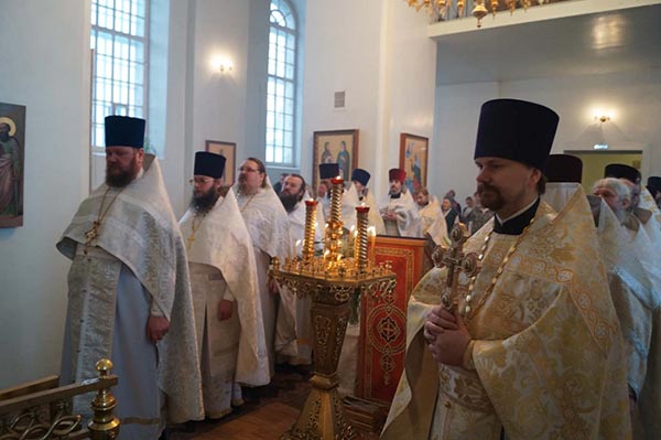 Духовенство Котласской епархии поздравило правящего архиерея с Рождеством Христовым