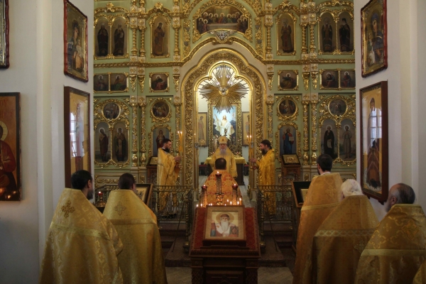 В день памяти свт. Спиридона Тримифунтского епископ Василий совершил Литургию в храме прп. Лонгина Коряжемского