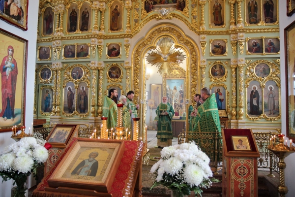 В день памяти прп. Лонгина Коряжемского епископ Василий совершил Божественную литургию 