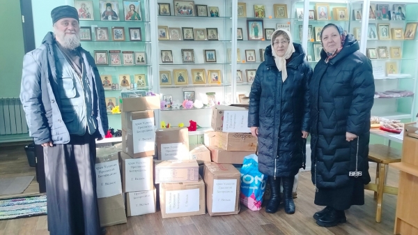 Прихожане Успенского храма г. Вельска отправили гуманитарную помощь в зону проведения СВО
