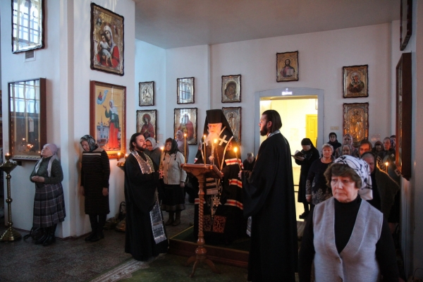 Епископ Василий совершил Великое повечерие с чтением Великого канона прп. Андрея Критского 