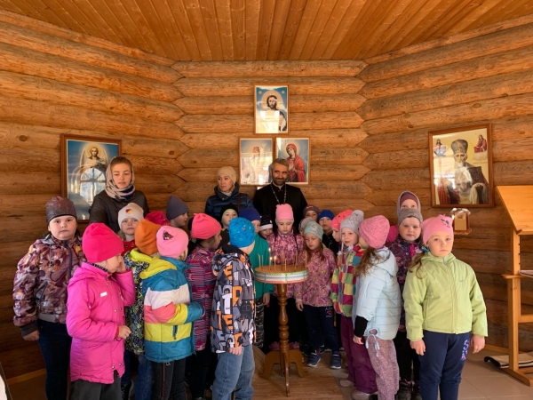 Воспитанники детского сада «Искорка» побывали в часовне св. Кирилла Вельского