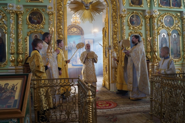 Епископ Василий совершил Божественную литургию в храме прп. Лонгина Коряжемского в неделю сыропустную 