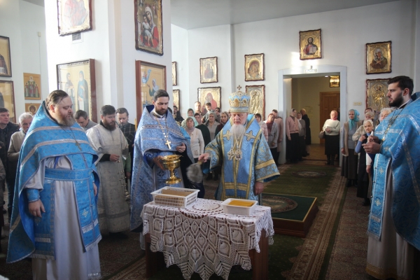 В праздник Сретения Господня епископ Василий совершил Божественную литургию в Коряжме 