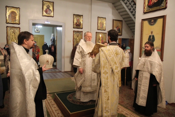 Накануне дня памяти прп. Феодосия Великого епископ Василий совершил Всенощное бдение в Коряжме