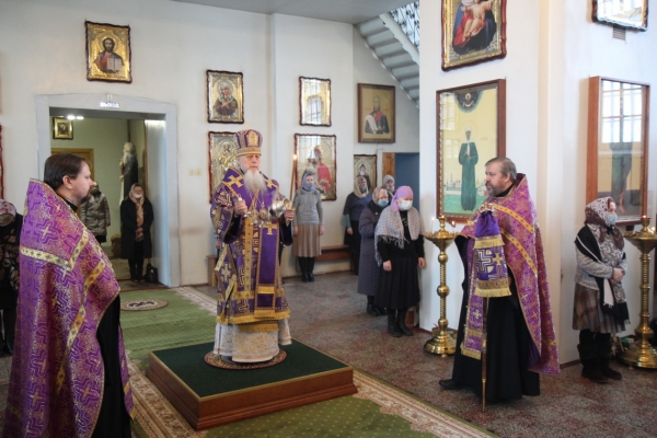 Накануне первой недели Великого Поста епископ Василий совершил Всенощное бдение в Коряжме