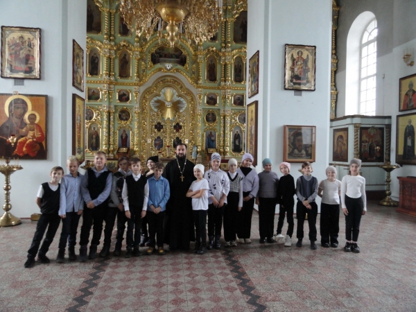 Ученики 4 класса Коряжемской школы посетили храм