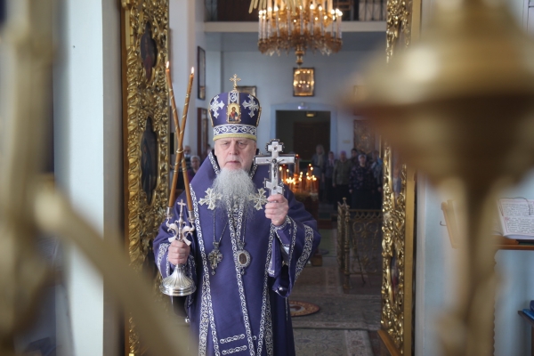 В Великий Четверг Страстной Седмицы епископ Василий совершил Божественную литургию 