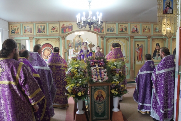 Управляющий Котласской епархии совершил Божественную литургию в Коноше